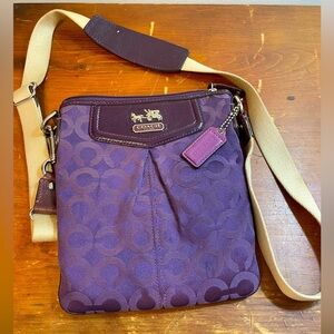 Coach Crossbody‎ Swing Pack, 43430 made in 2009, Purple. Excellent Condition.